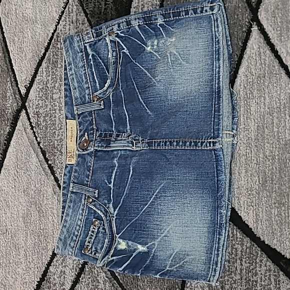 VINTAGE EXCLUSIVE MADISON BKE EMBROIDERED FRAYED-HEM DISTRESSED DENIM SKIRT - Picture 2 of 12